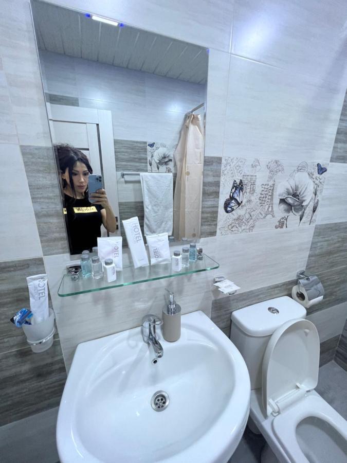 Cool Blue Interior Self Check In Apartment Ереван Екстериор снимка