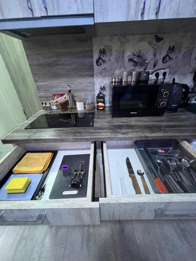 Cool Blue Interior Self Check In Apartment Ереван Екстериор снимка