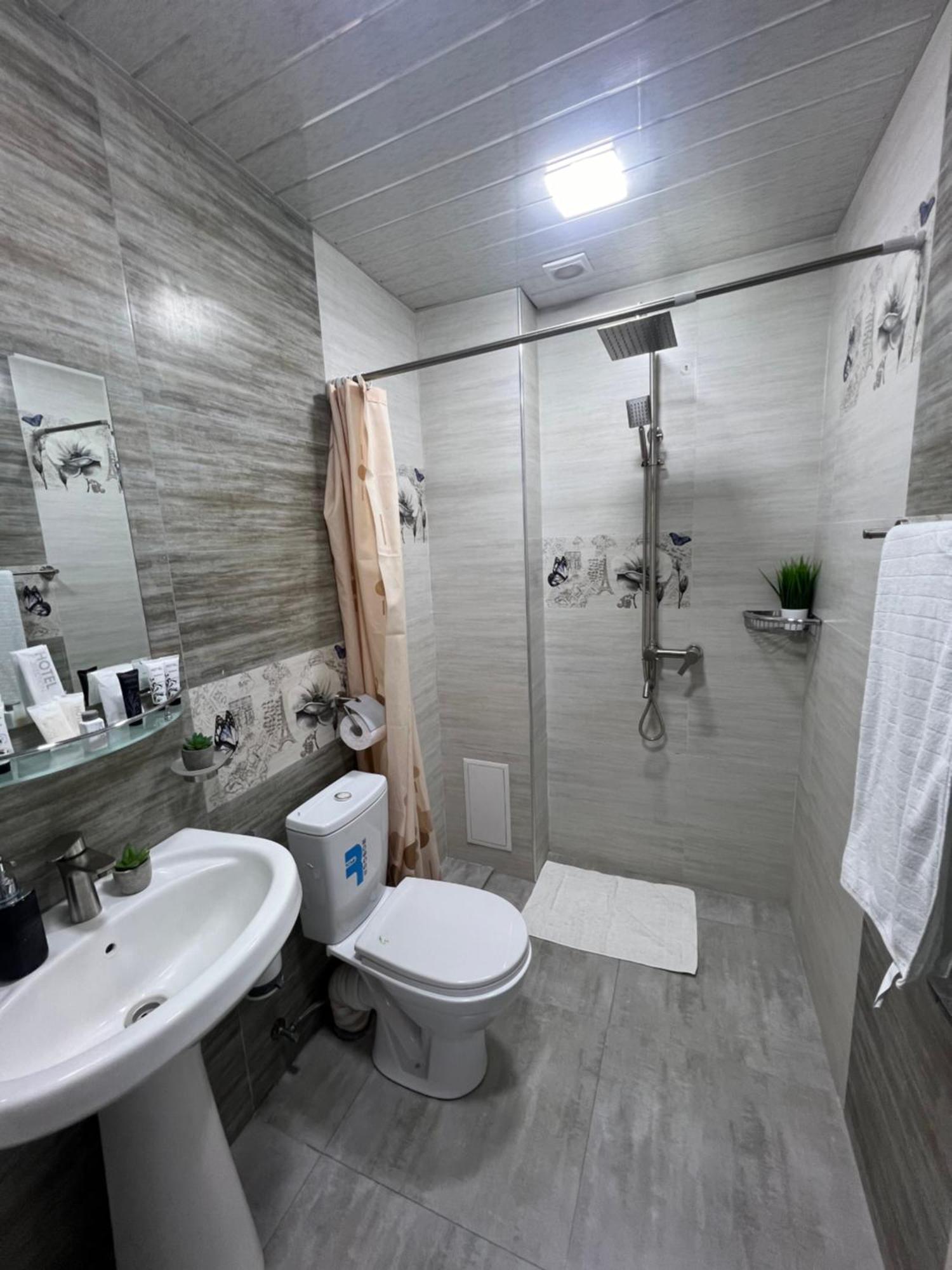 Cool Blue Interior Self Check In Apartment Ереван Екстериор снимка