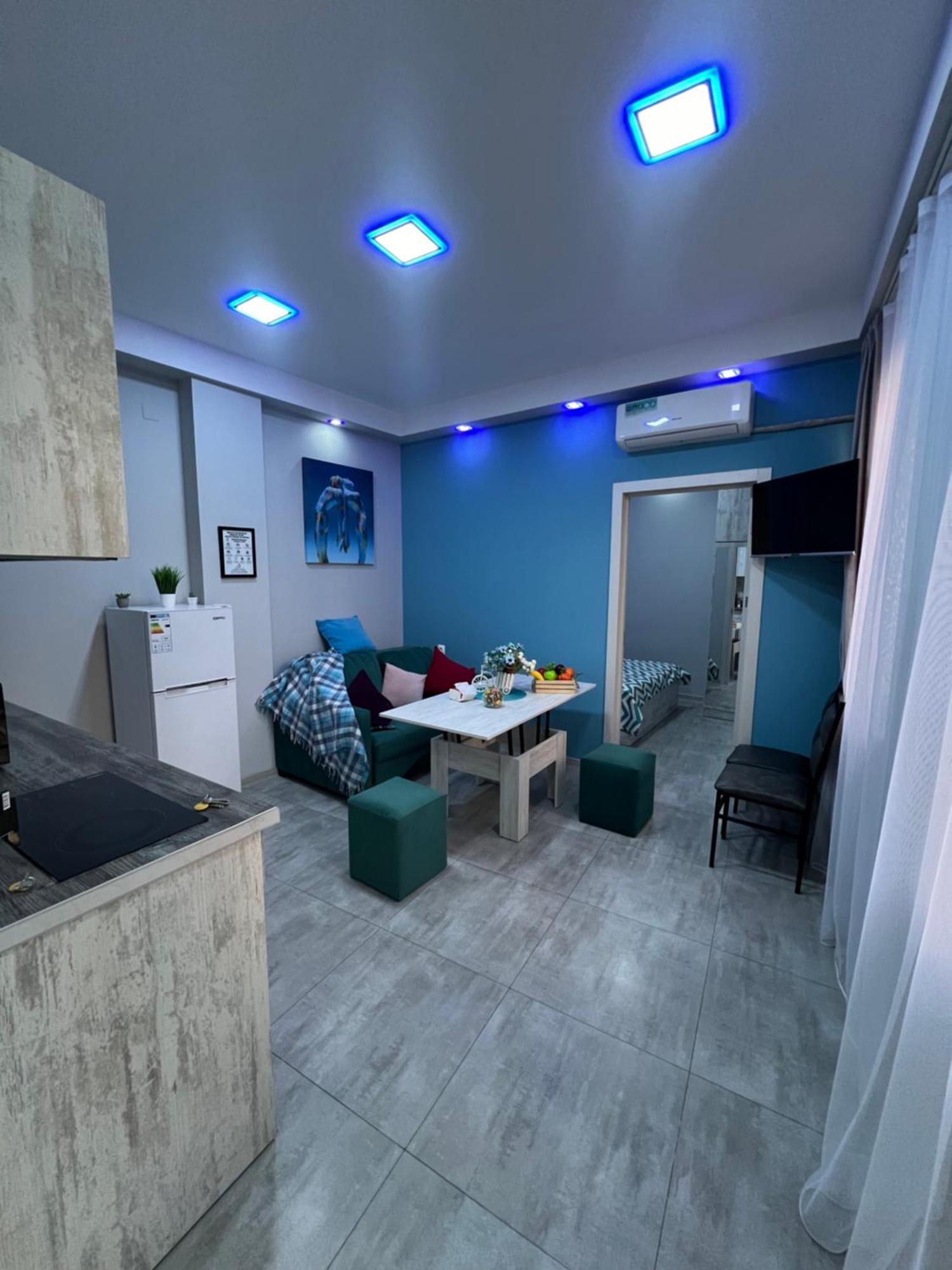 Cool Blue Interior Self Check In Apartment Ереван Екстериор снимка