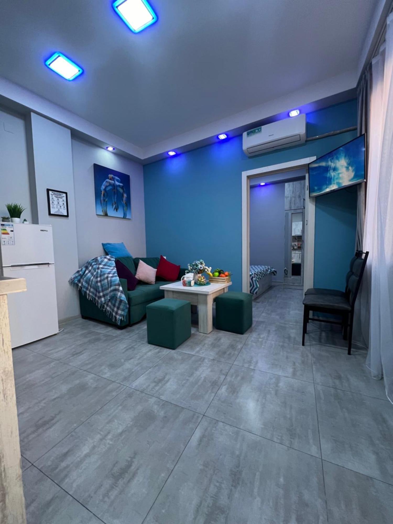 Cool Blue Interior Self Check In Apartment Ереван Екстериор снимка