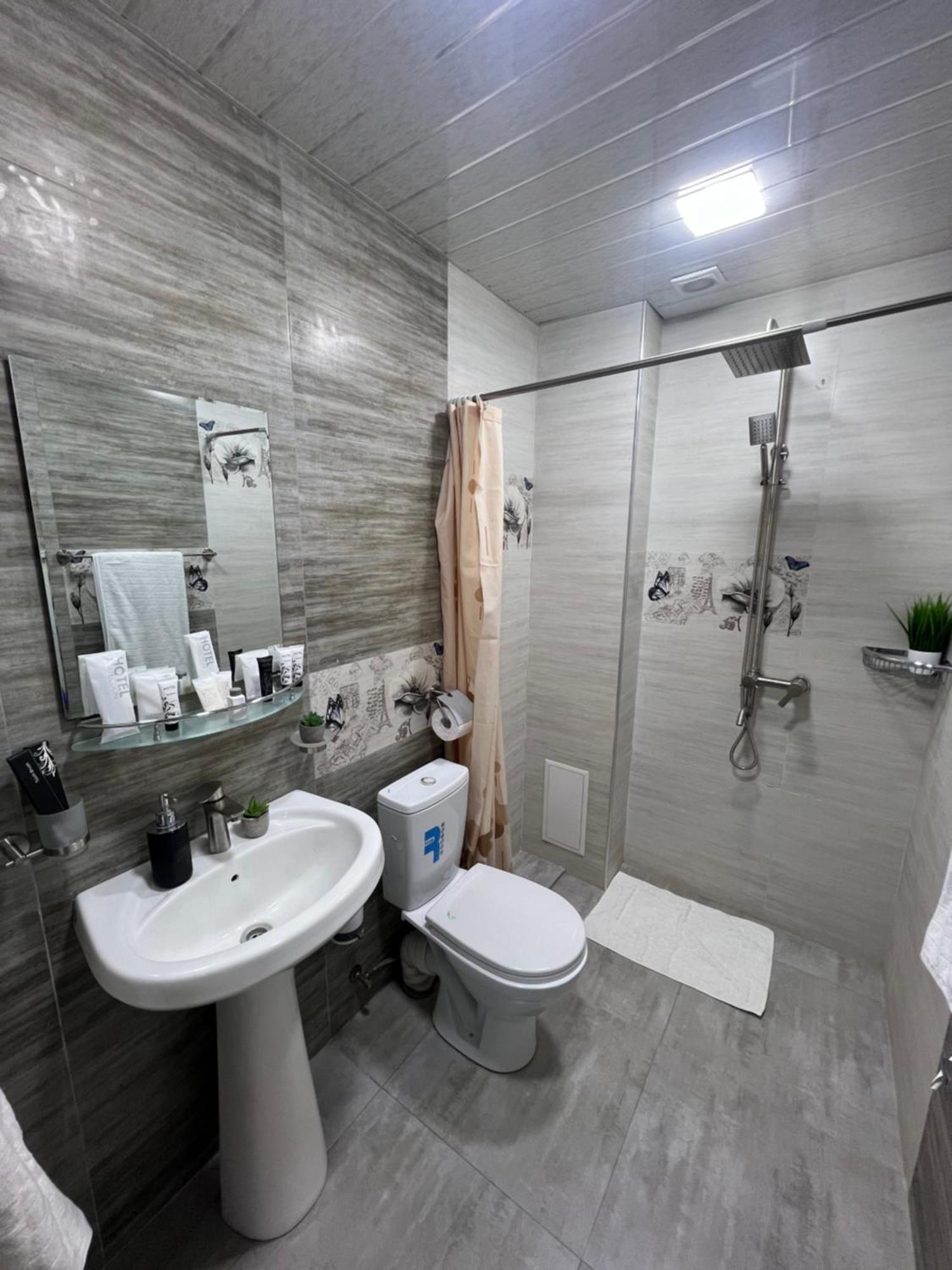 Cool Blue Interior Self Check In Apartment Ереван Екстериор снимка