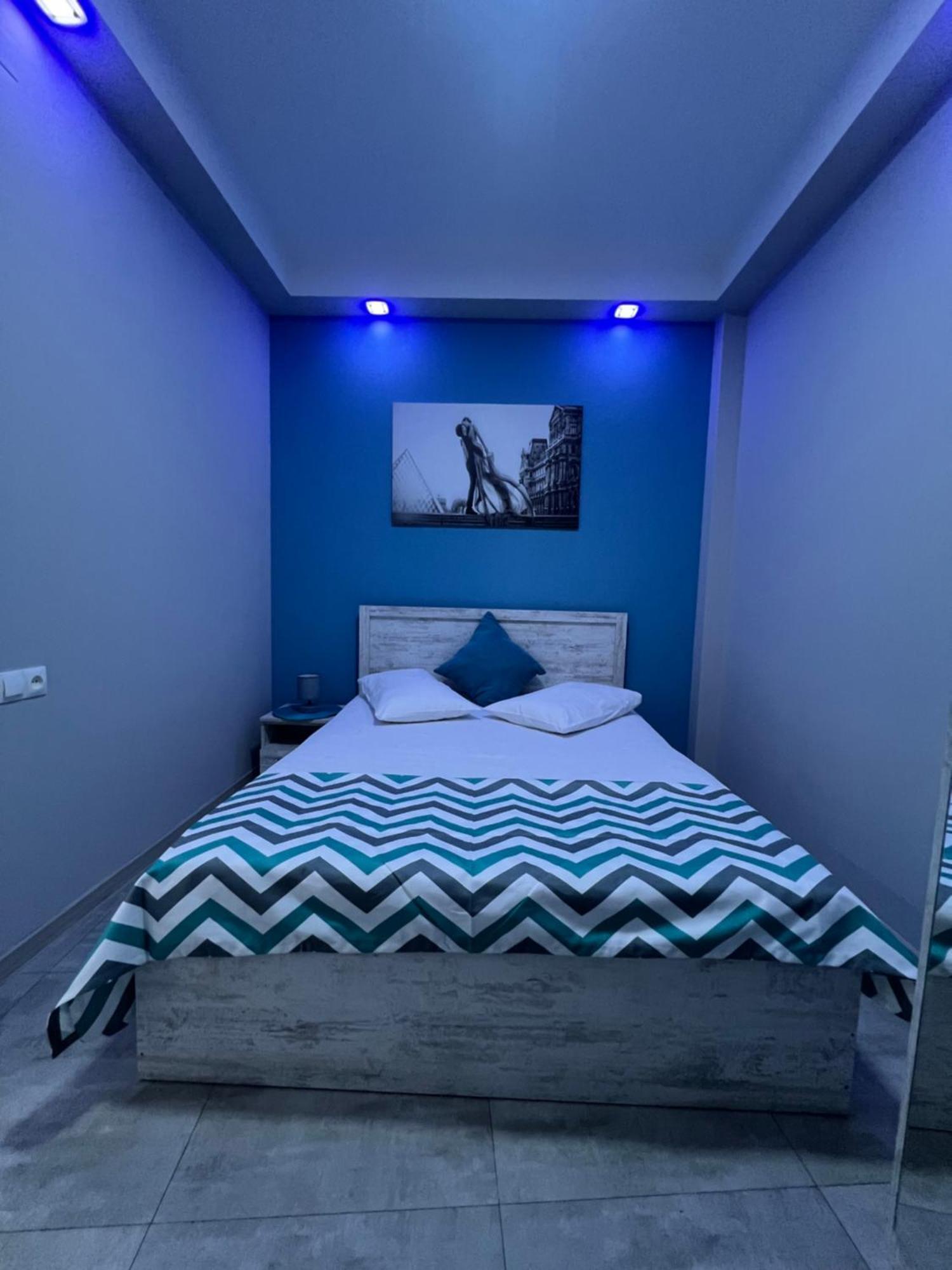 Cool Blue Interior Self Check In Apartment Ереван Екстериор снимка