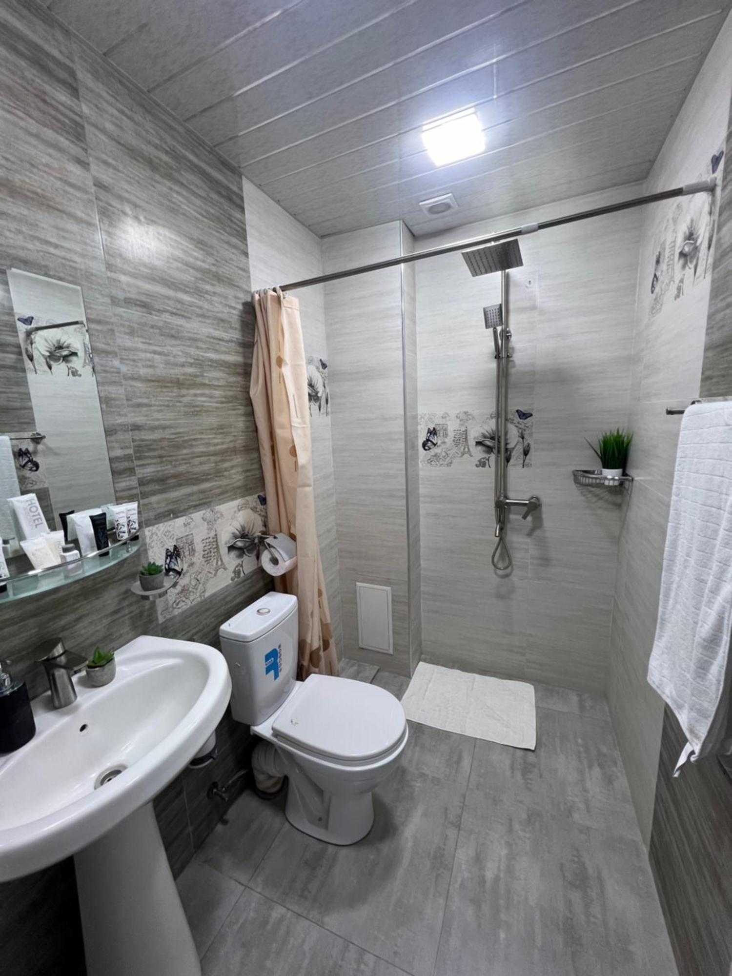 Cool Blue Interior Self Check In Apartment Ереван Екстериор снимка