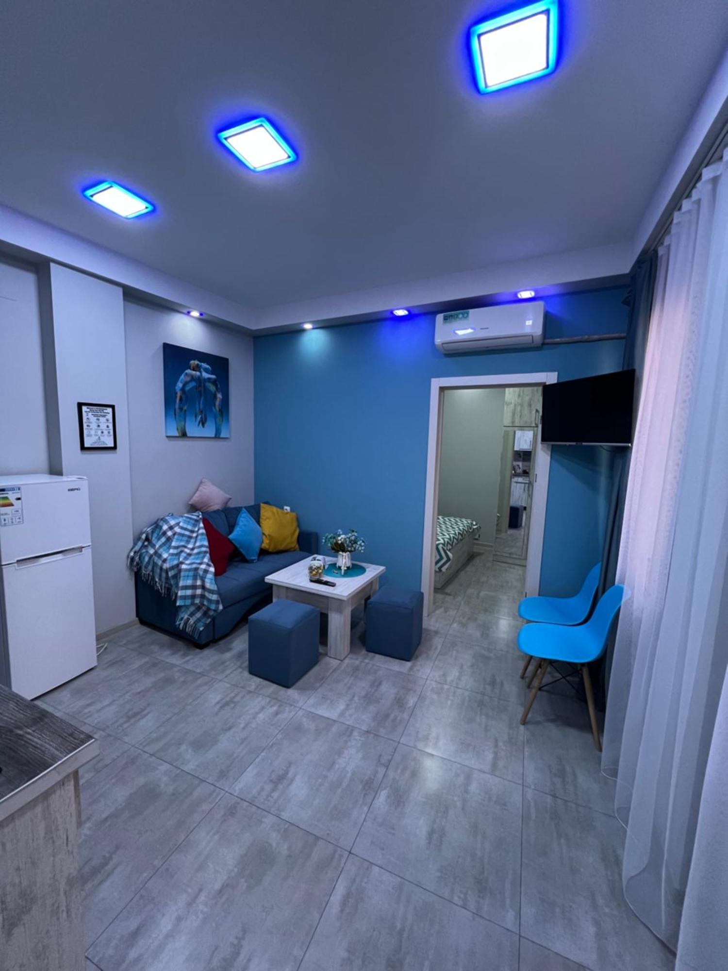 Cool Blue Interior Self Check In Apartment Ереван Екстериор снимка
